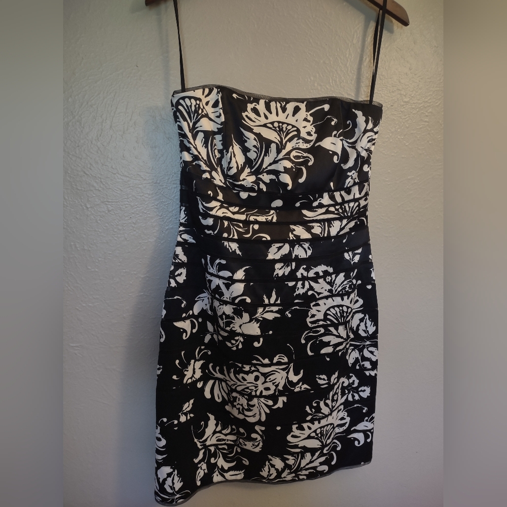 WHBM White House Black Market Black White Satin Floral Strapless Cocktail Dress - Picture 2 of 12